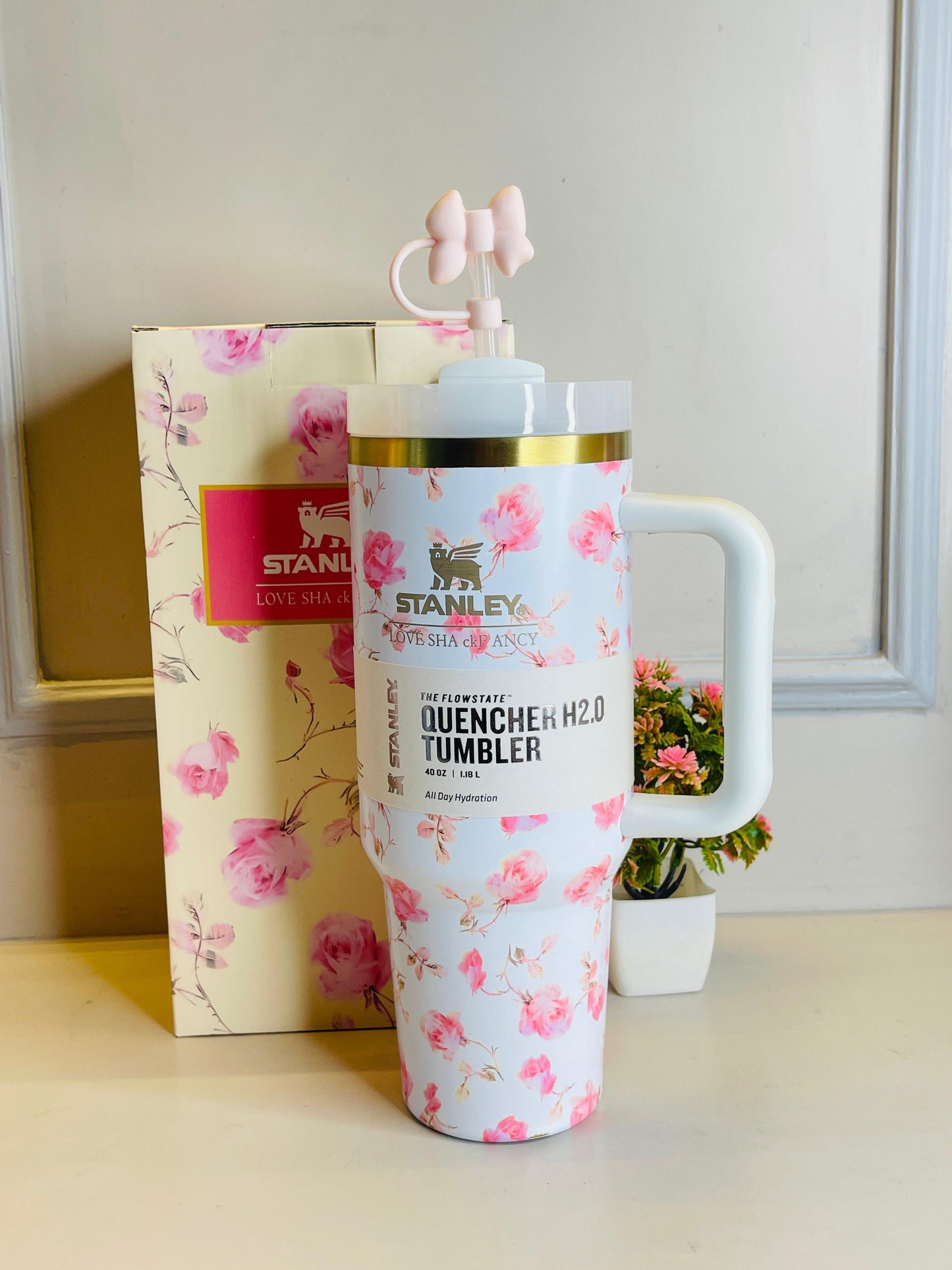 Stanley Quencher H2.0 FlowState Tumbler – Love Shack Special Edition
